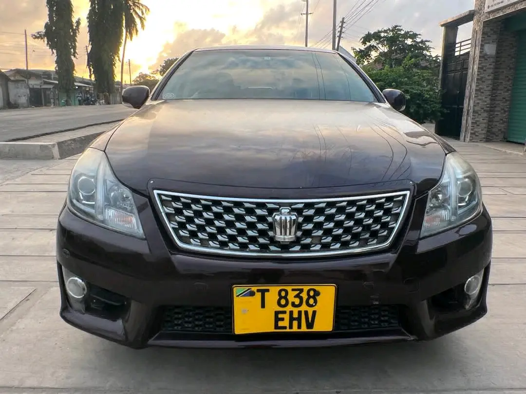2011 Toyota Crown Athlete, 2490cc, 89,000 km