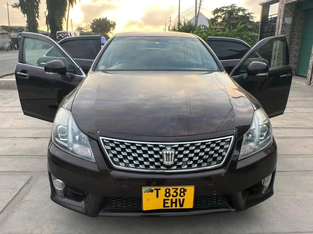 2011 Toyota Crown Athlete, 2490cc, 89,000 km thumbnail 2