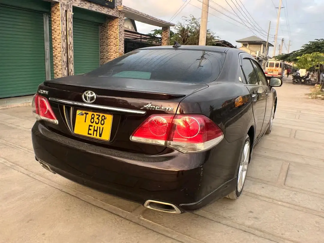 2011 Toyota Crown Athlete, 2490cc, 89,000 km thumbnail 4