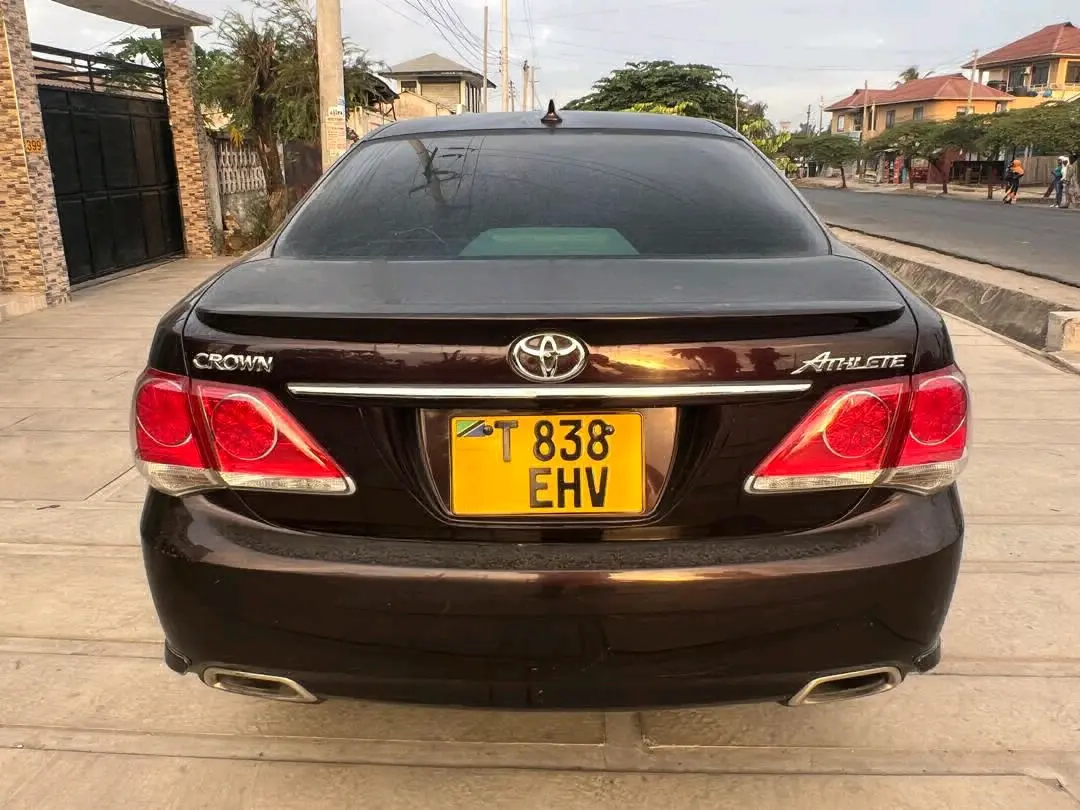 2011 Toyota Crown Athlete, 2490cc, 89,000 km thumbnail 5