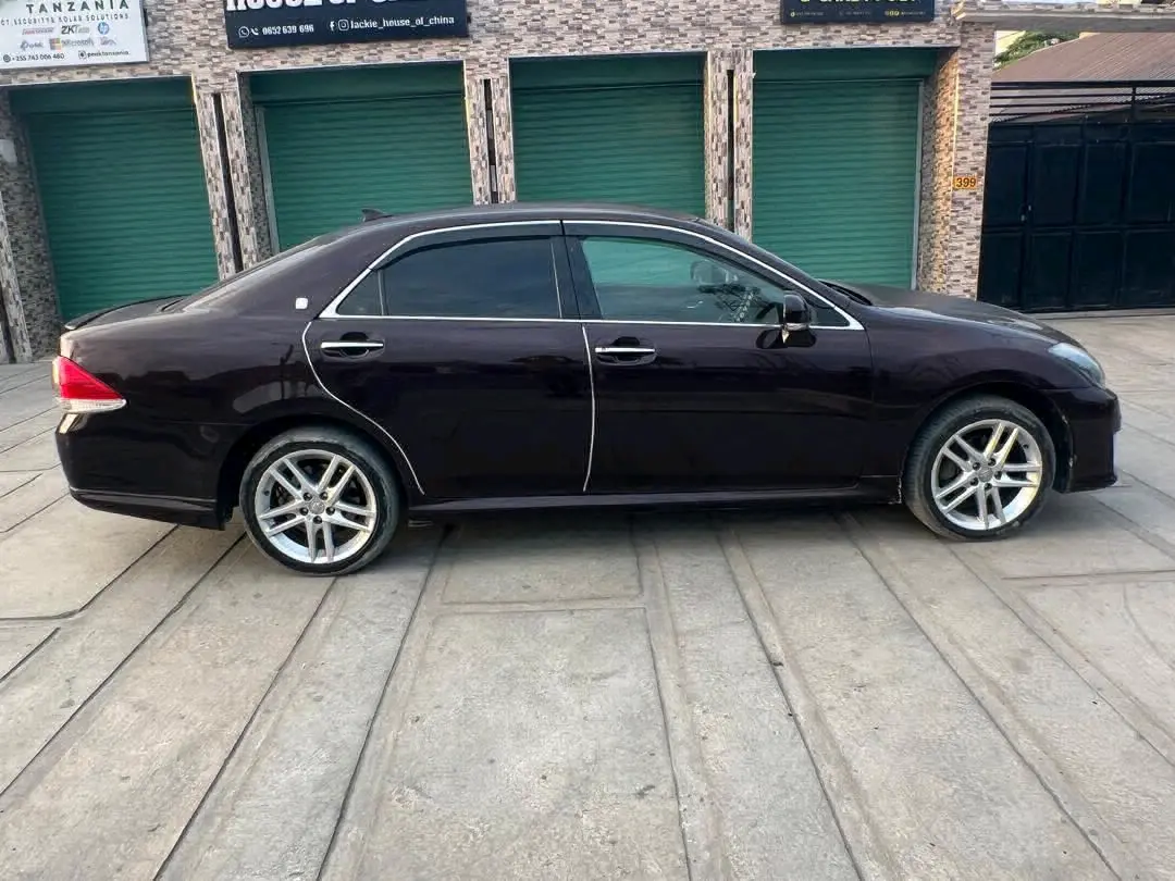 2011 Toyota Crown Athlete, 2490cc, 89,000 km thumbnail 6