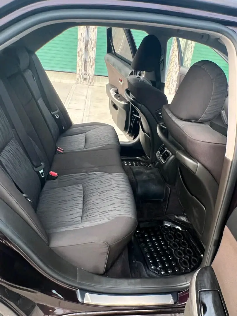 2011 Toyota Crown Athlete, 2490cc, 89,000 km thumbnail 8