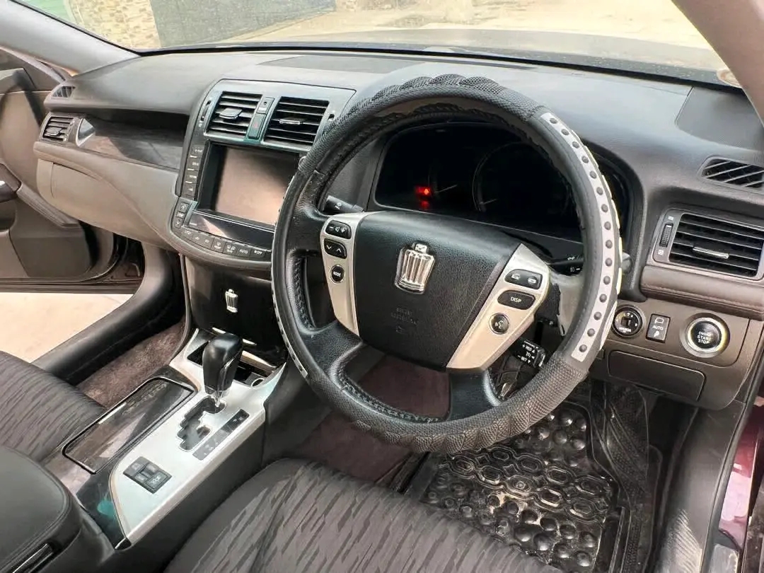2011 Toyota Crown Athlete, 2490cc, 89,000 km thumbnail 9