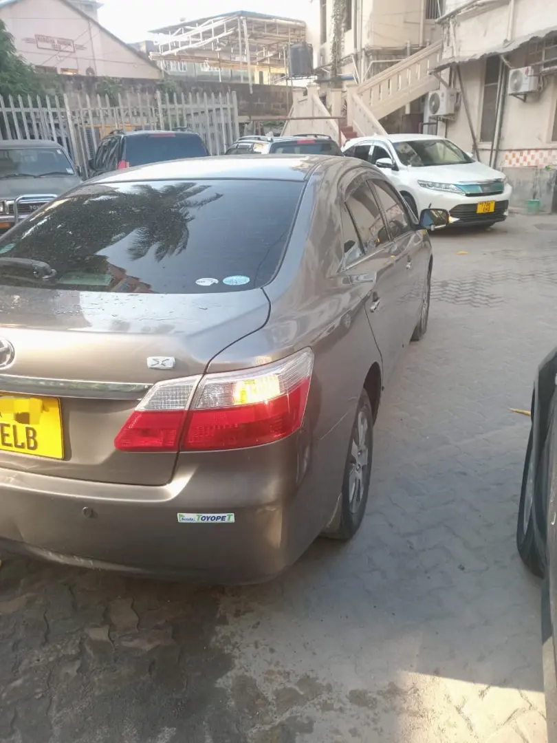 Toyota Premio New Model (ELN) thumbnail 2
