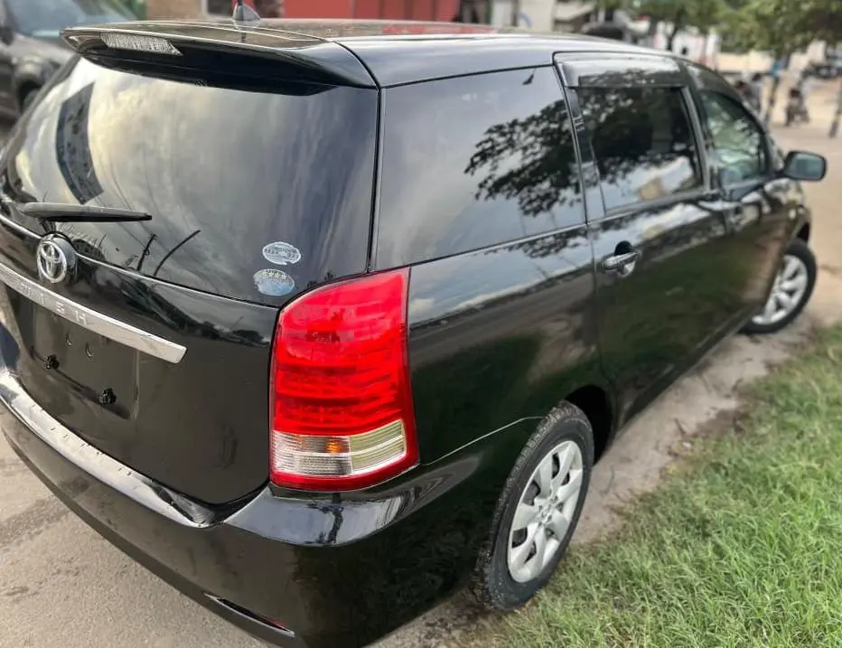 Toyota Wish 2006 thumbnail 3