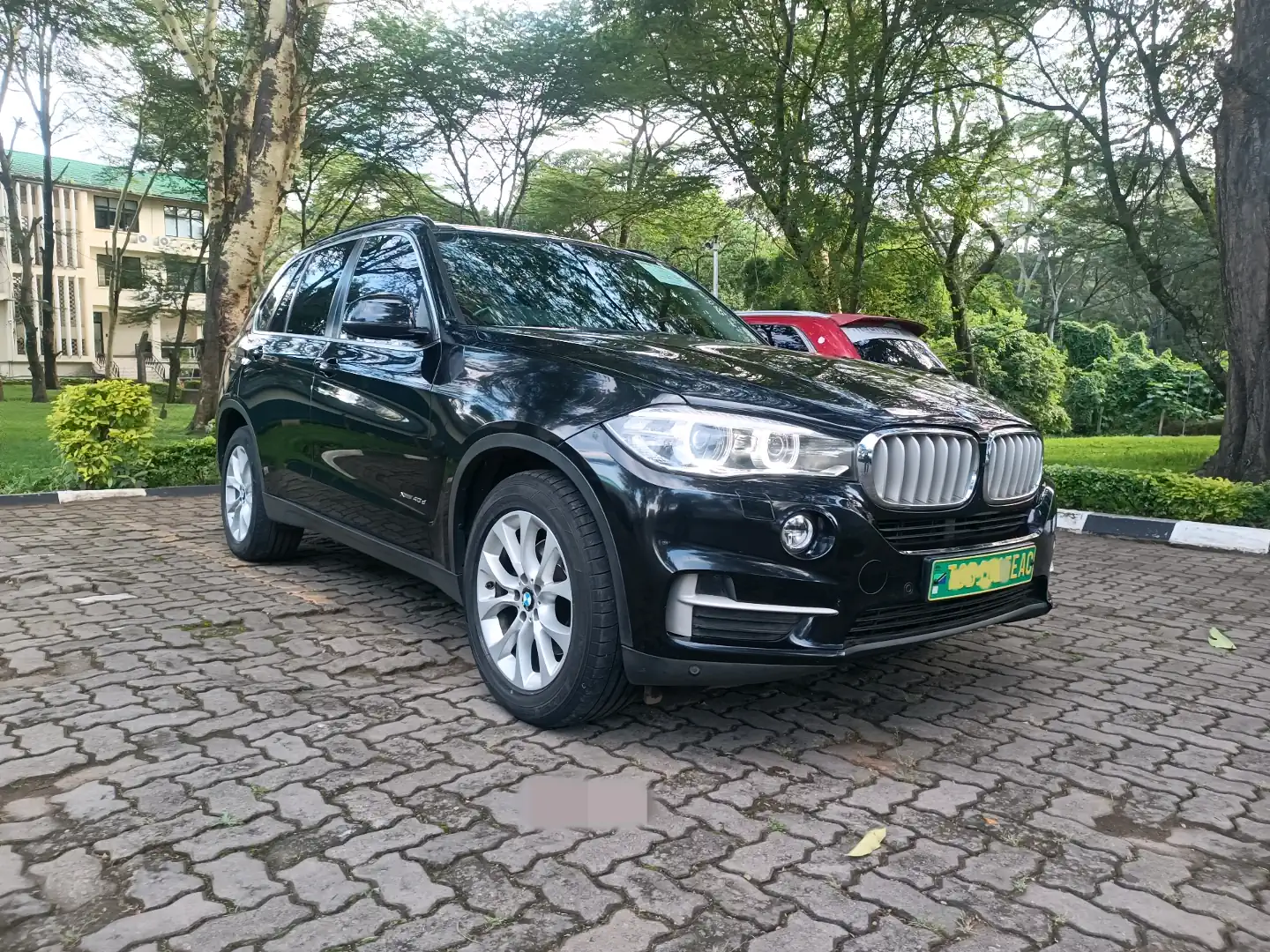BMW X5 xDrive40d SUV 2017 (7 Seaters, DNP) thumbnail 3