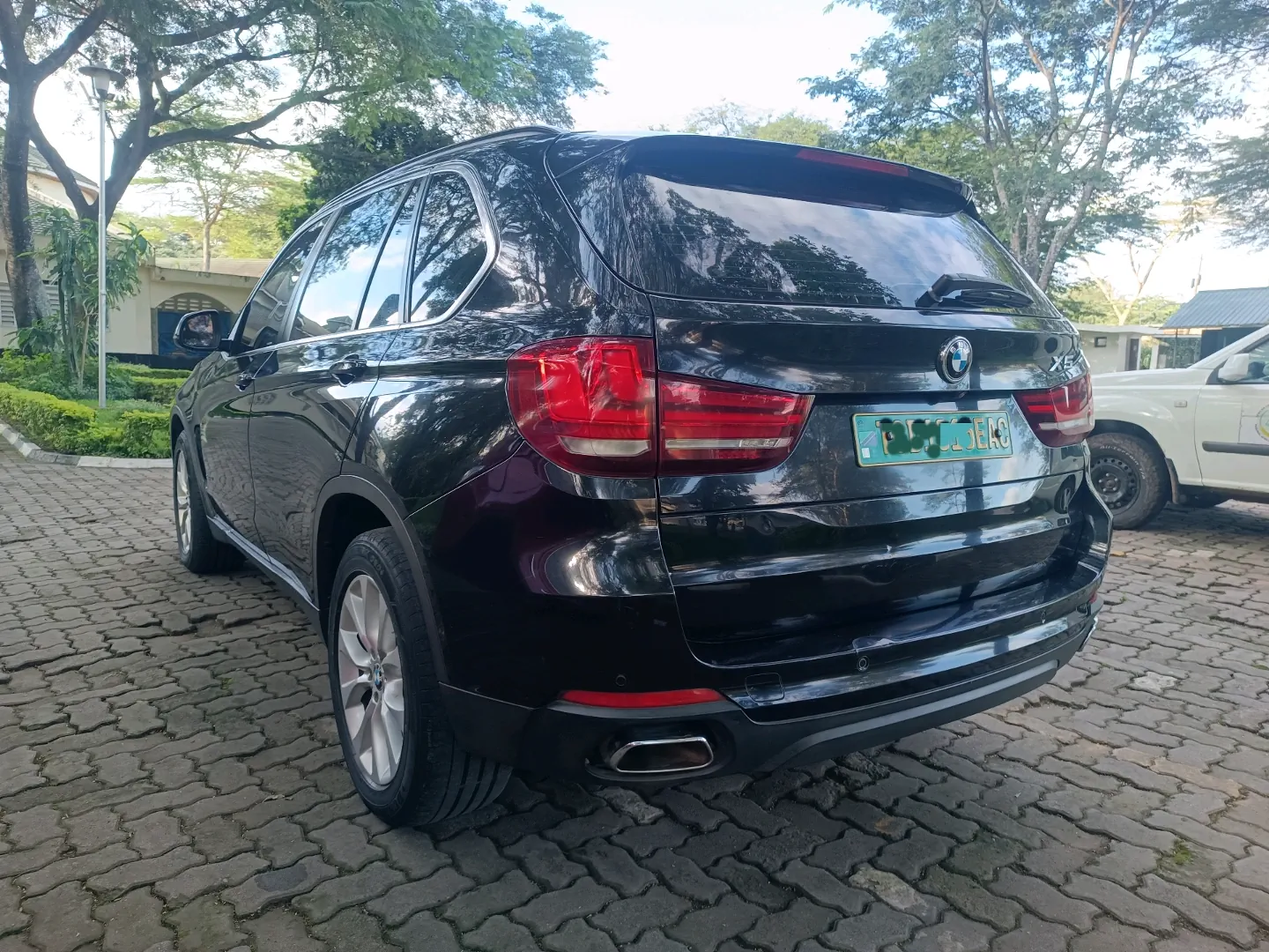 BMW X5 xDrive40d SUV 2017 (7 Seaters, DNP) thumbnail 5