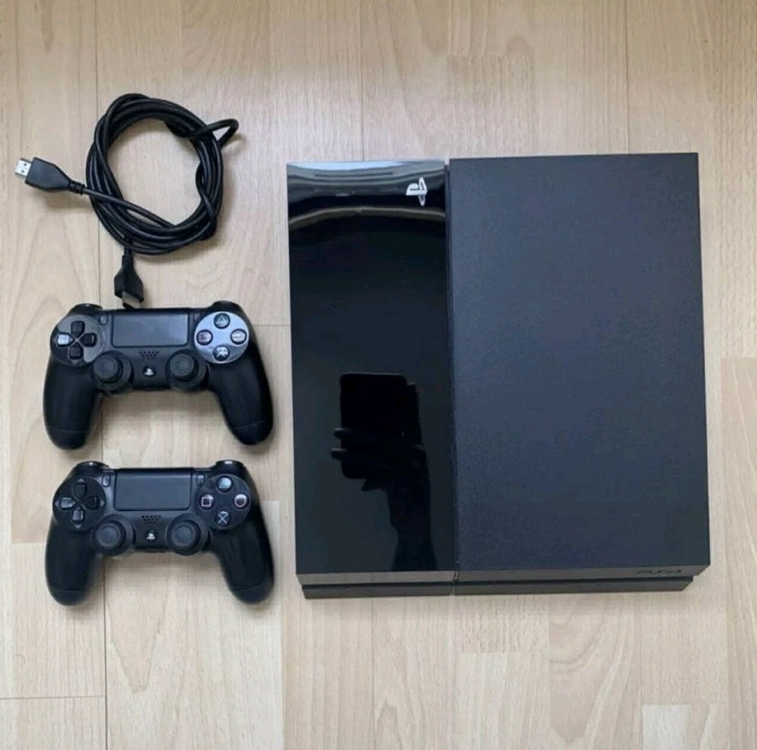 Used Sony PlayStation 4 500GB with 2 Controllers and 5 Games