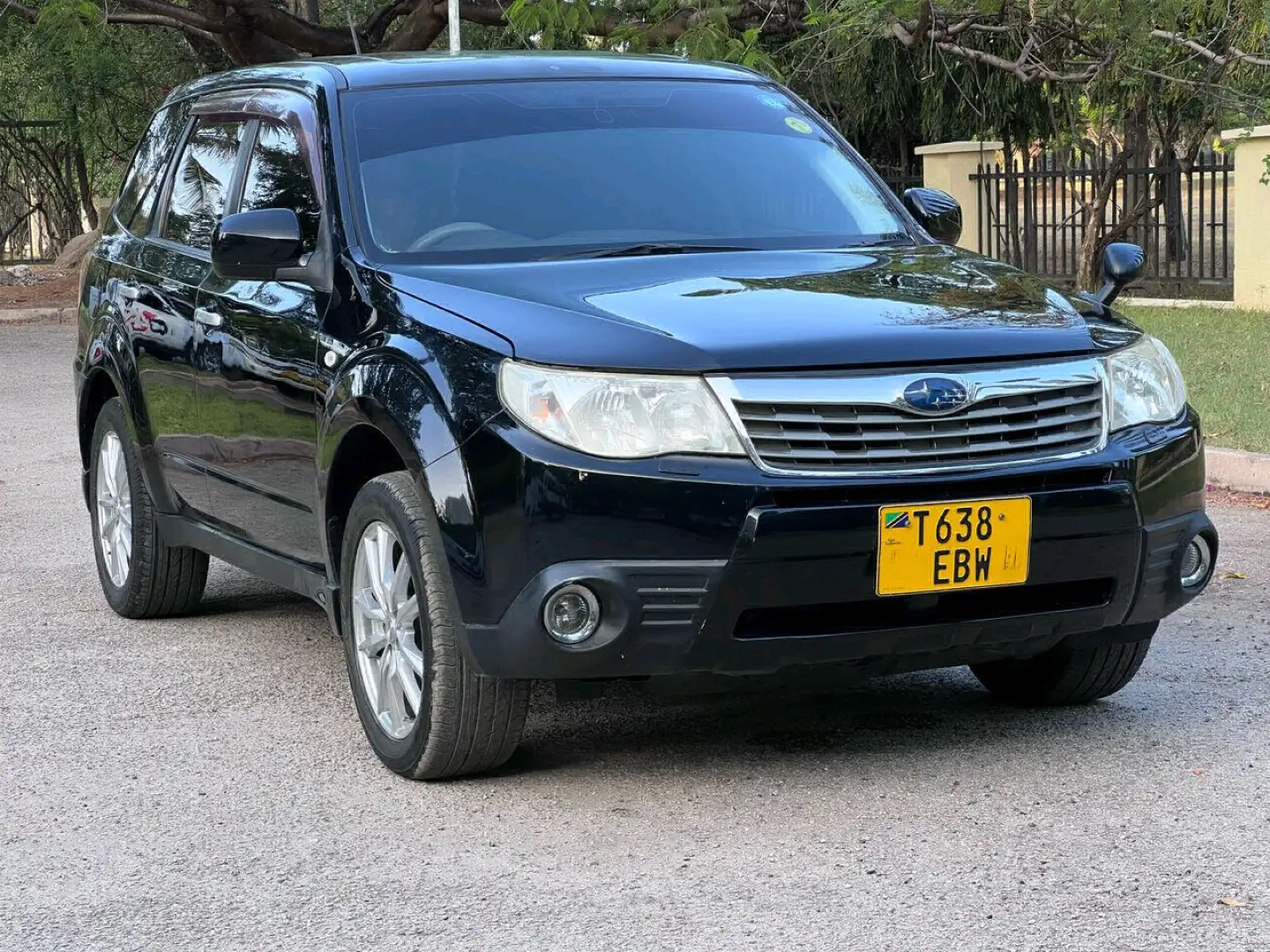 Black Subaru Forester 2009 SUV, 1990cc, Push Start thumbnail 2