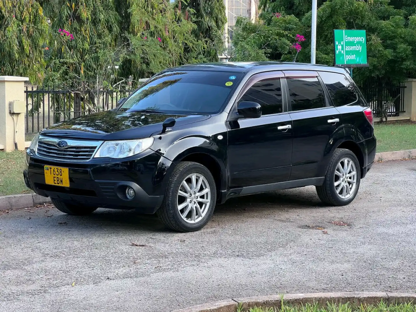 Black Subaru Forester 2009 SUV, 1990cc, Push Start thumbnail 4