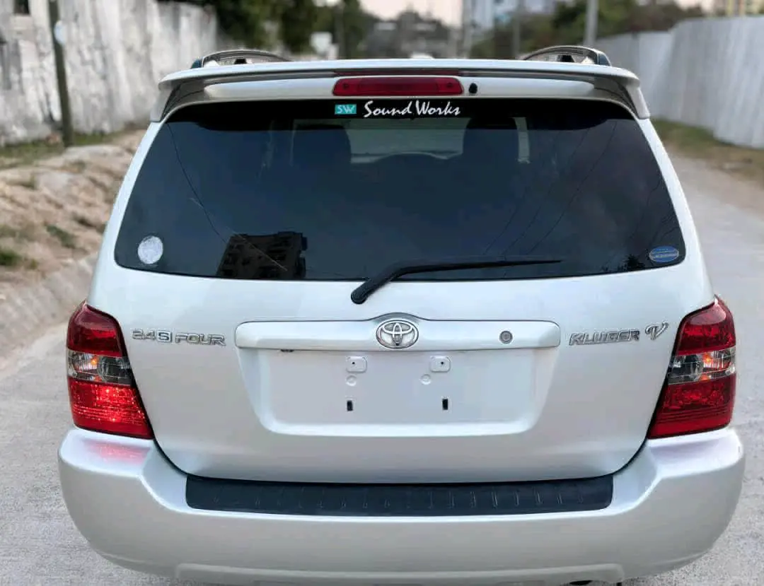 Toyota Kluger 2004 Silver, Clean Interior, Sports Rims thumbnail 4