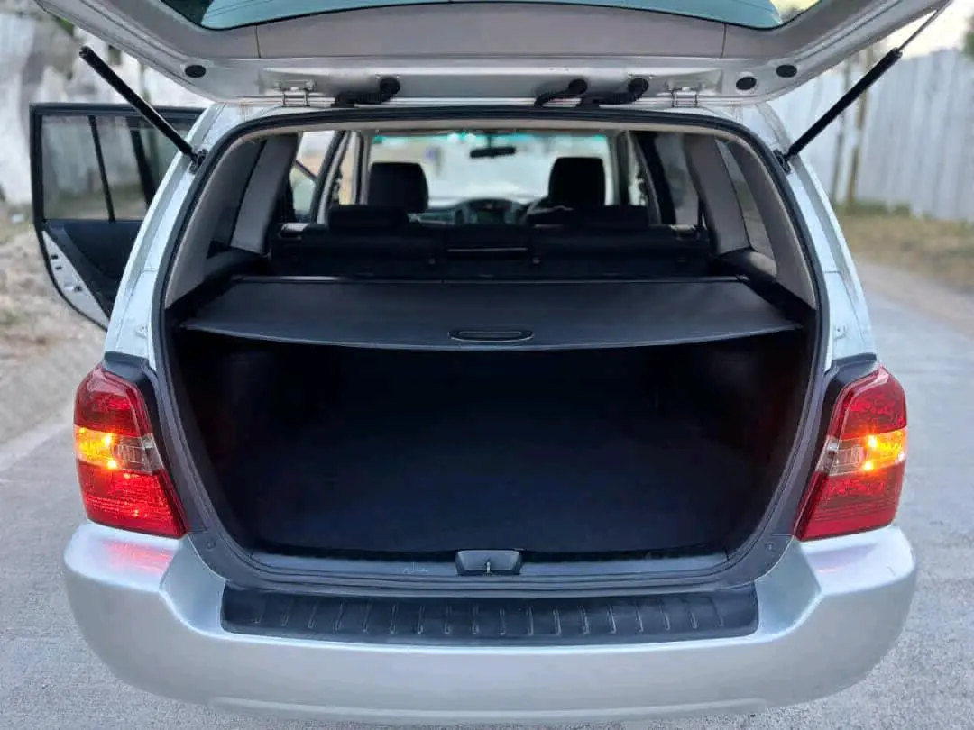 Toyota Kluger 2004 Silver, Clean Interior, Sports Rims thumbnail 6