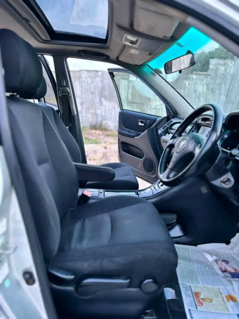 Toyota Kluger 2004 Silver, Clean Interior, Sports Rims thumbnail 7