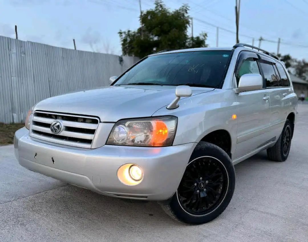 Toyota Kluger 2004 Silver, Clean Interior, Sports Rims thumbnail 8