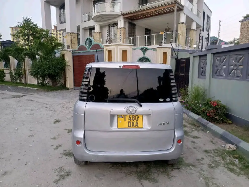 Toyota Sienta 2005 DXA thumbnail 2
