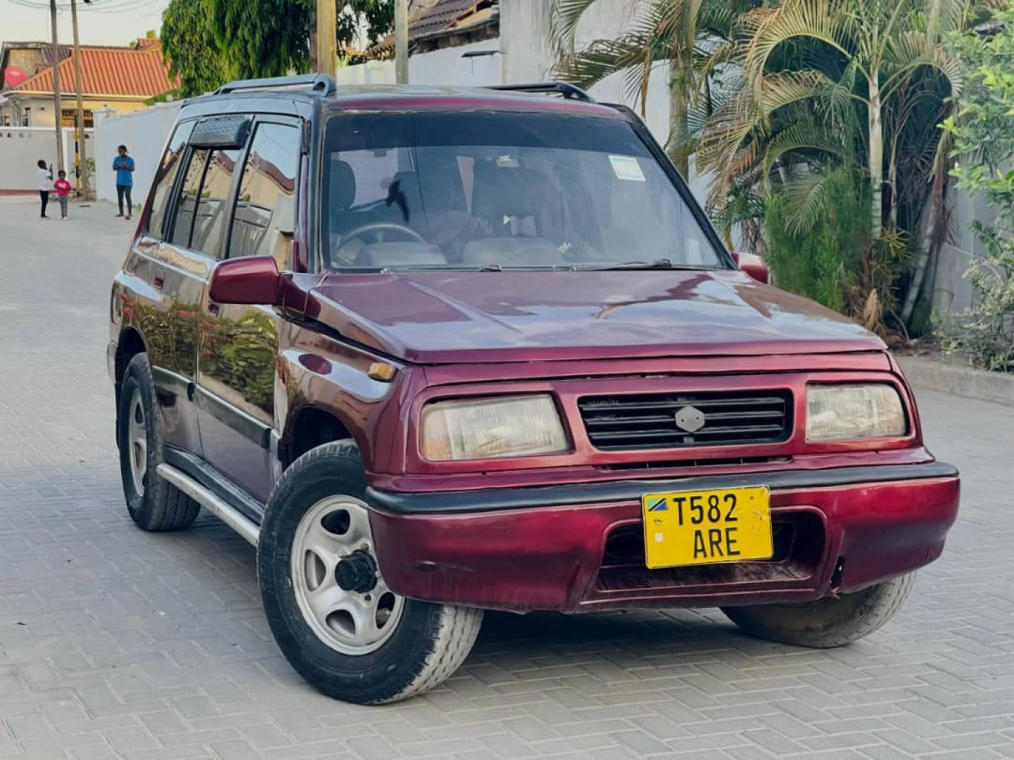 Maroon Suzuki Escudo SUV 1500cc