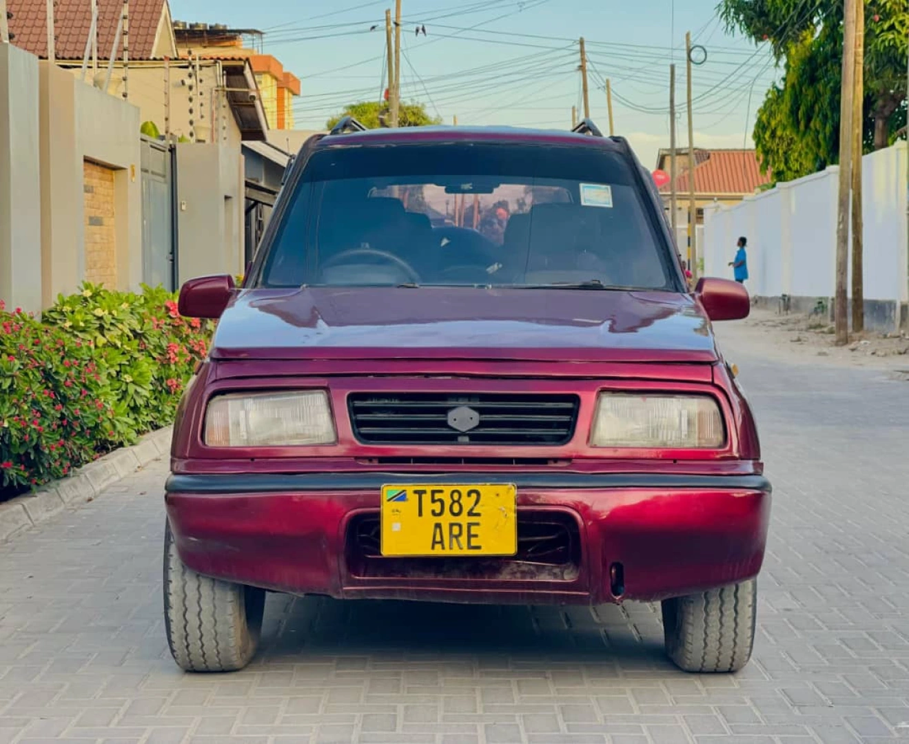 Maroon Suzuki Escudo SUV 1500cc thumbnail 3