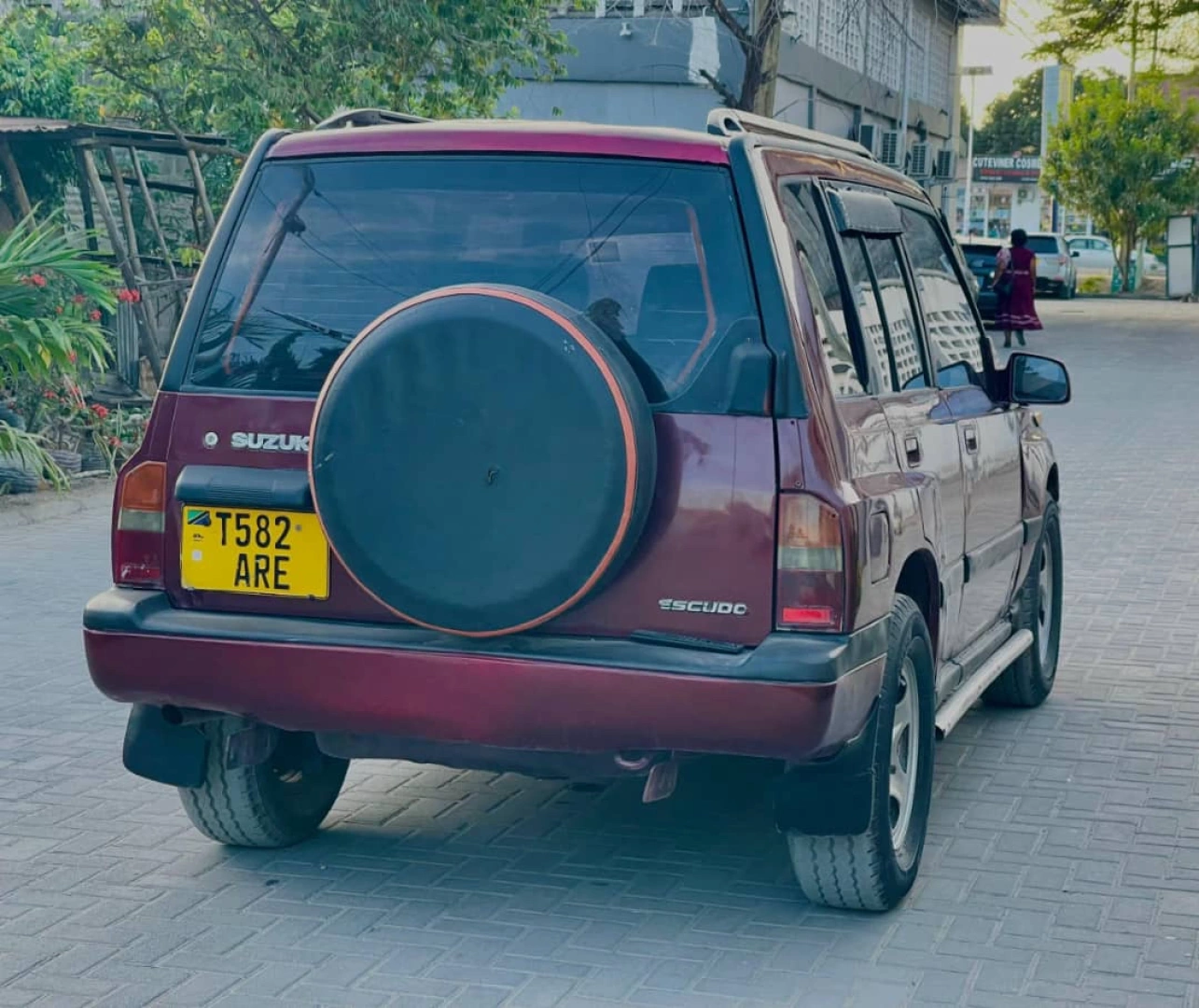 Maroon Suzuki Escudo SUV 1500cc thumbnail 6