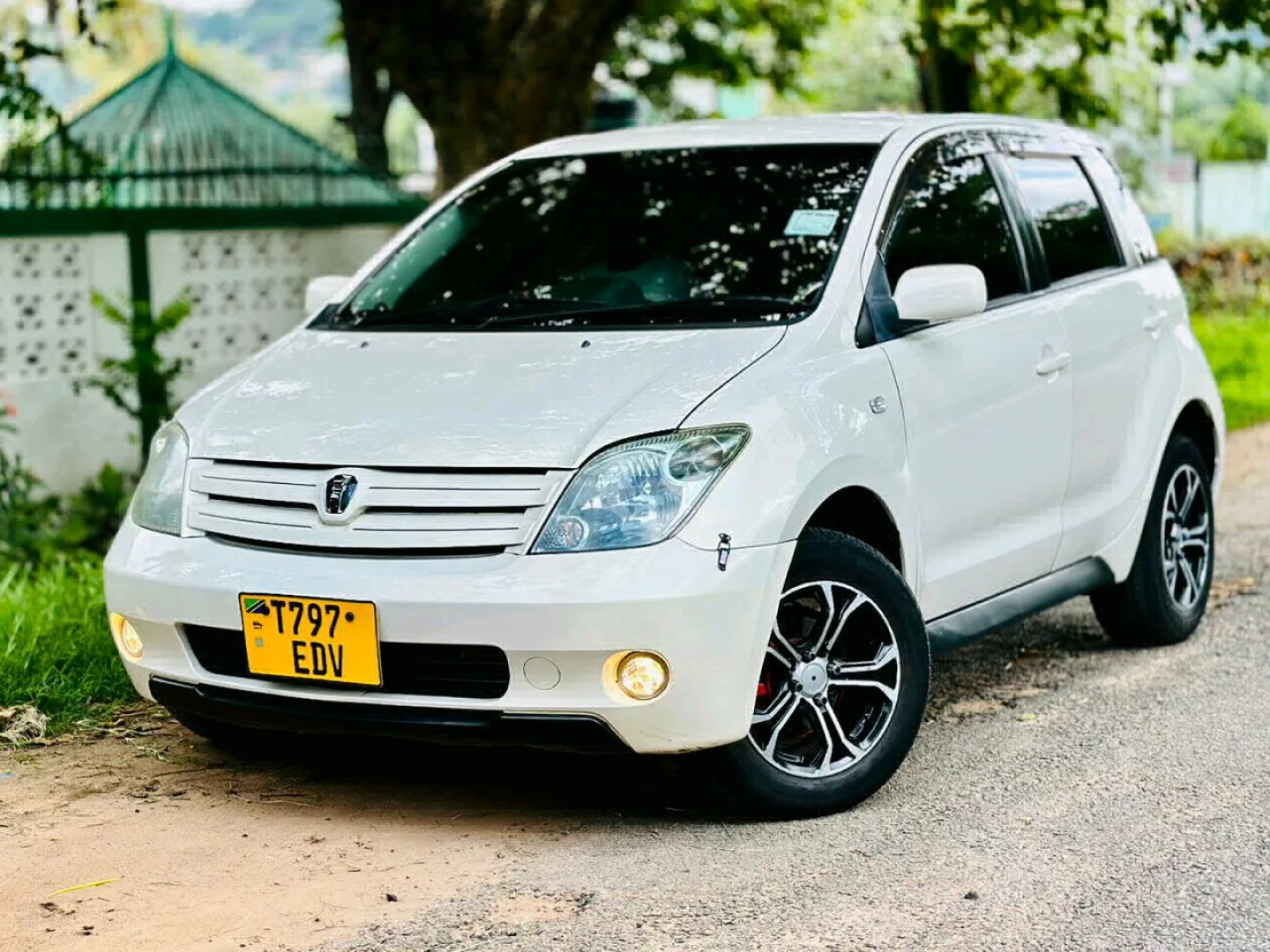 Toyota Ist 2004 (1490 CC) for Sale in Mwanza thumbnail 2