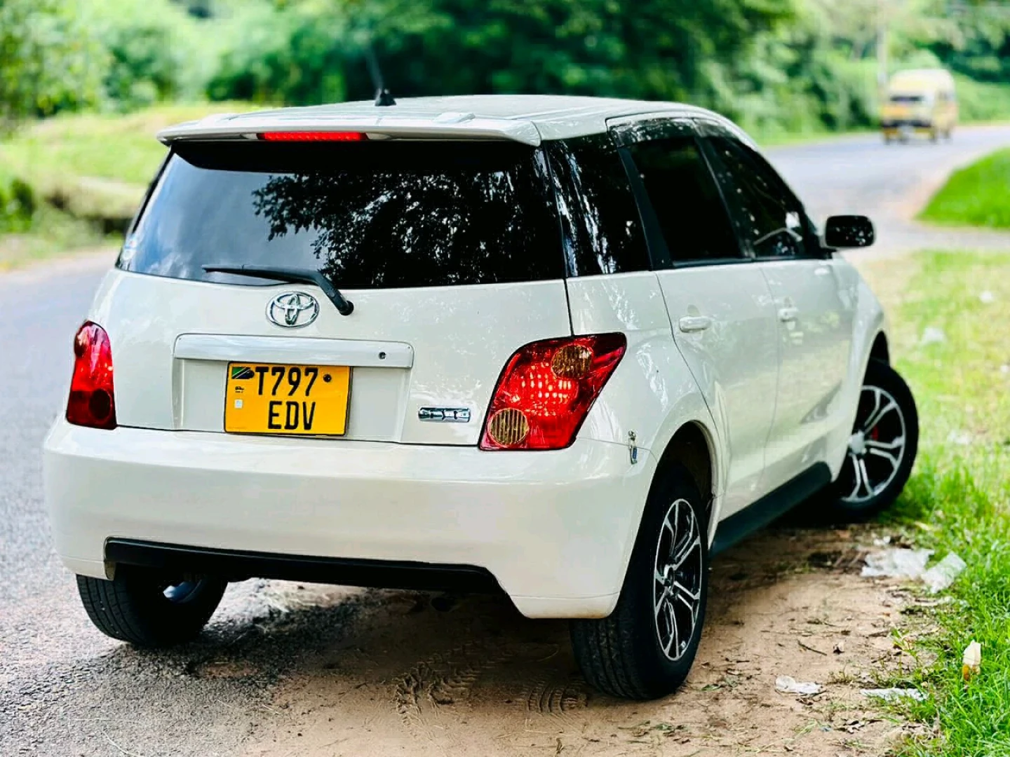 Toyota Ist 2004 (1490 CC) for Sale in Mwanza thumbnail 3
