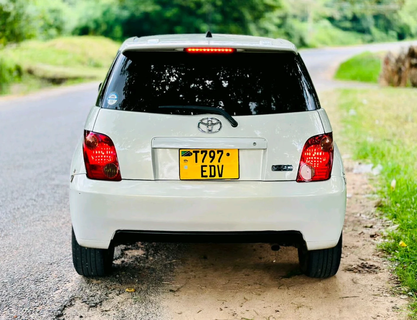 Toyota Ist 2004 (1490 CC) for Sale in Mwanza thumbnail 4