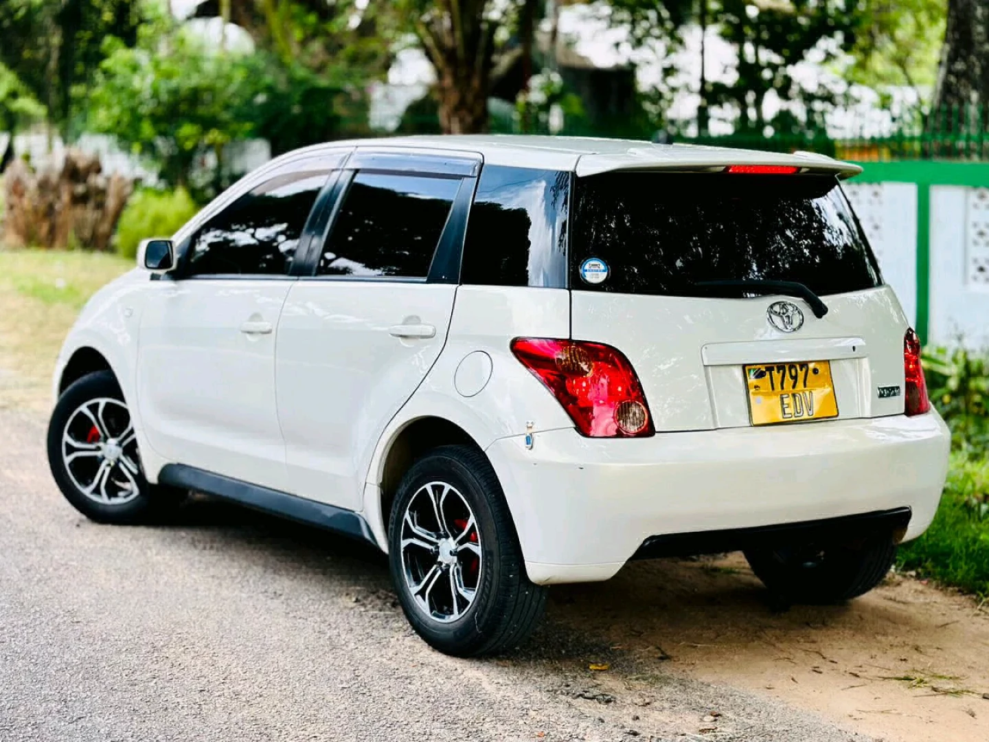 Toyota Ist 2004 (1490 CC) for Sale in Mwanza thumbnail 5