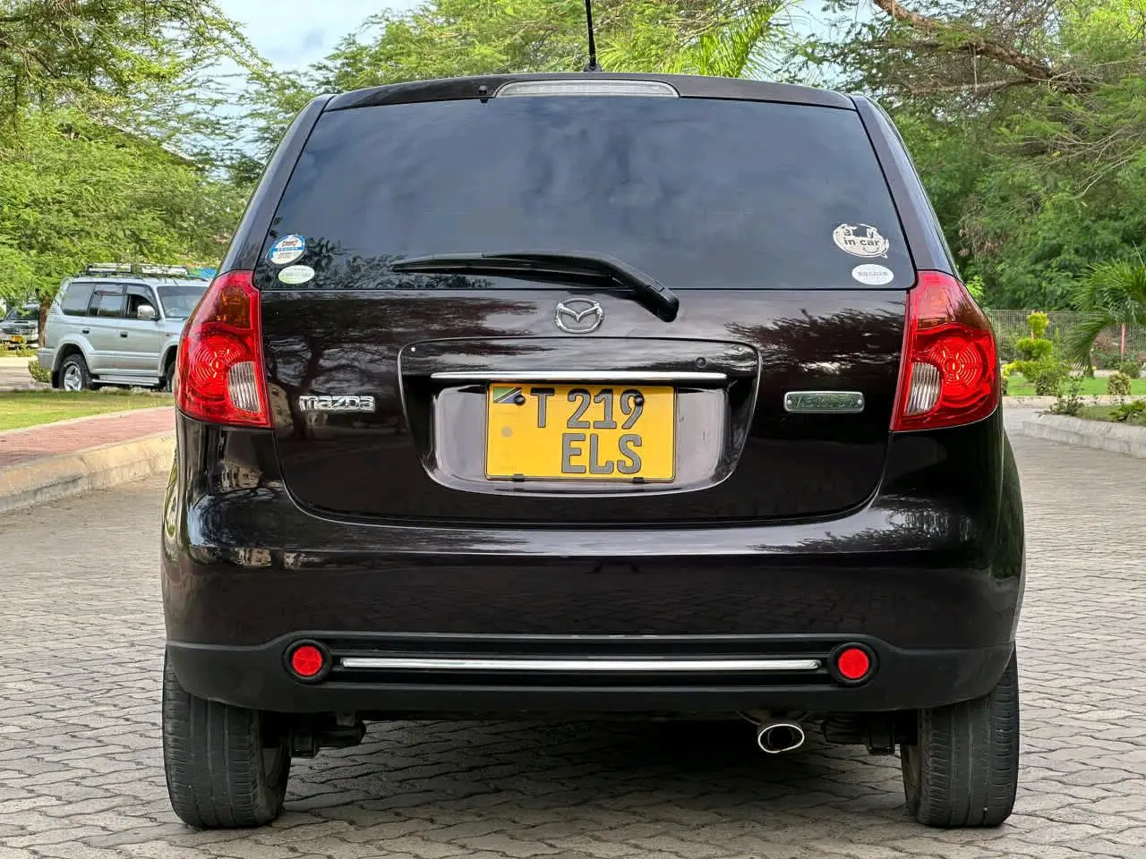 Mazda Hatchback (or Toyota Premio mentioned)