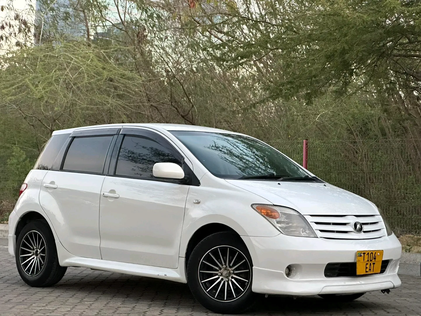 Toyota IST 2006 White Car for Sale (1290cc)