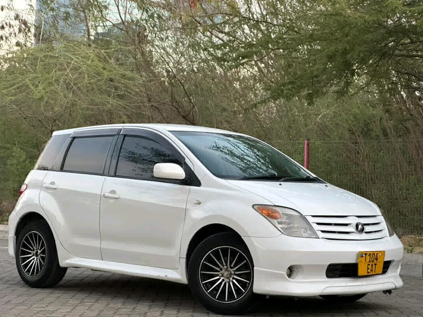 Toyota IST 2006 White Car for Sale (1290cc) thumbnail 6