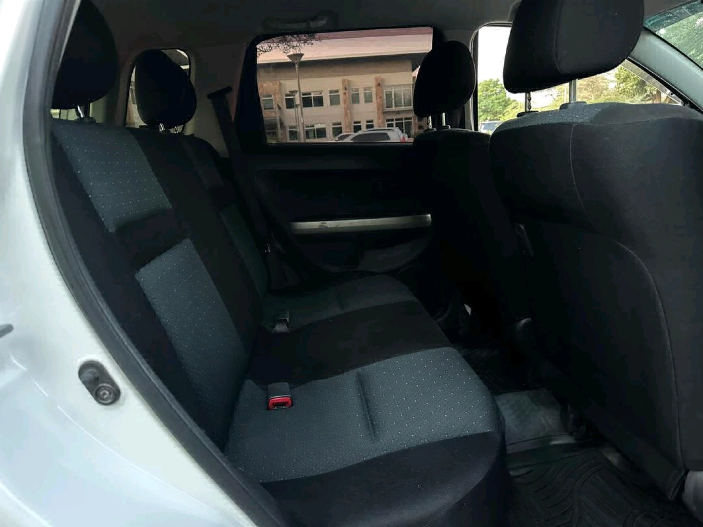 Toyota IST 2006 White Car for Sale (1290cc) thumbnail 8