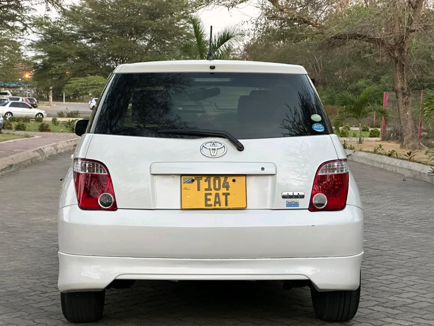 Toyota IST 2006 White Car for Sale (1290cc) thumbnail 9