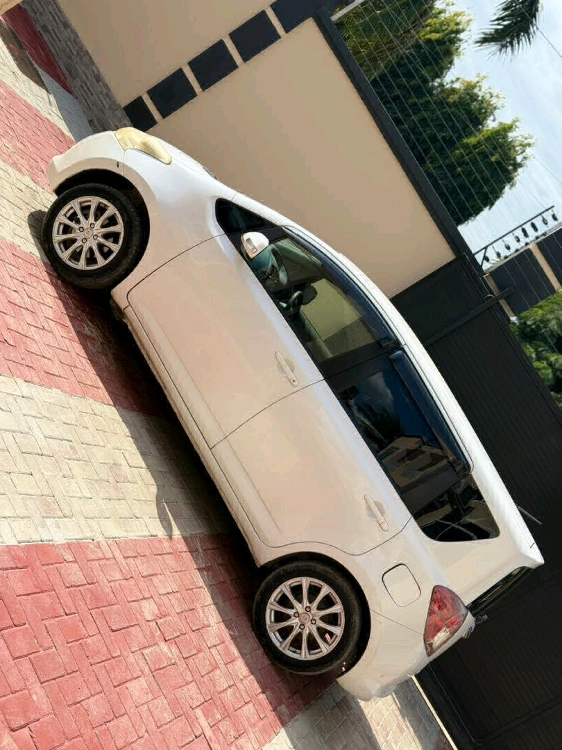 Used White Toyota Ractis thumbnail 3