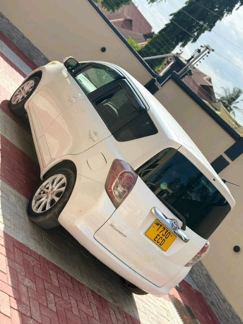 Used White Toyota Ractis thumbnail 5