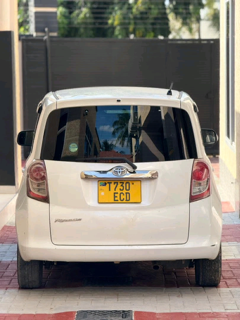 Used White Toyota Ractis thumbnail 6
