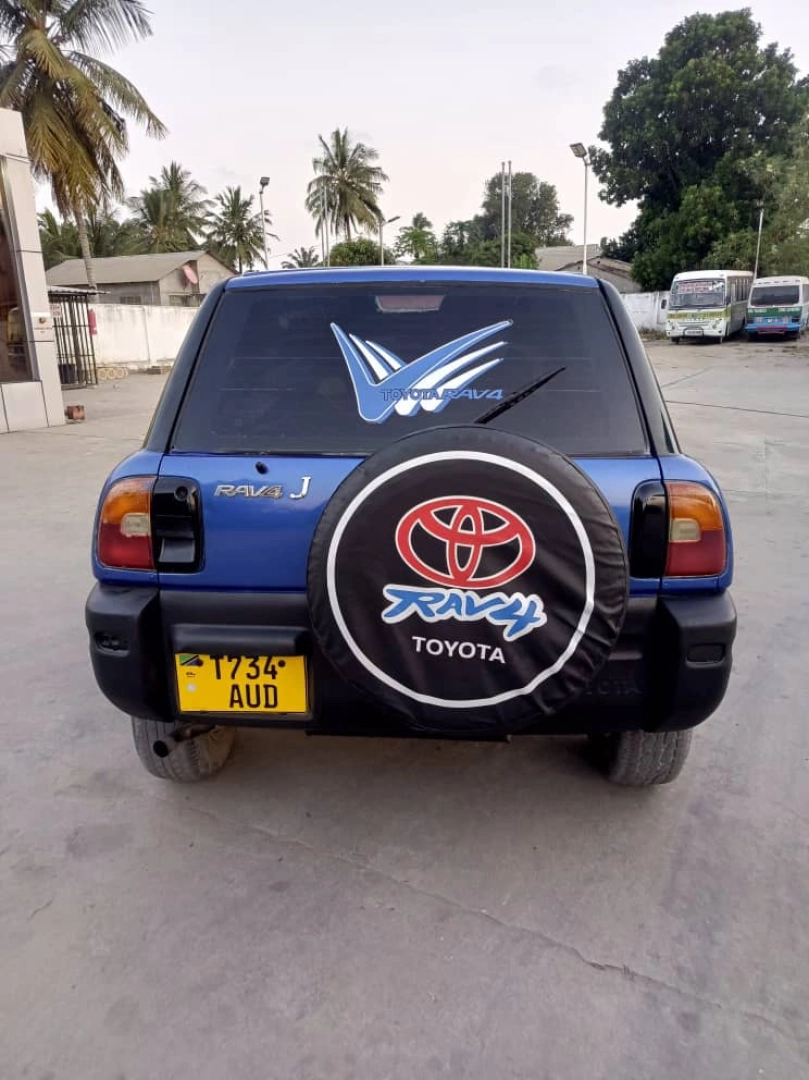 Toyota RAV4 Blue 2-Door (1990cc) thumbnail 2