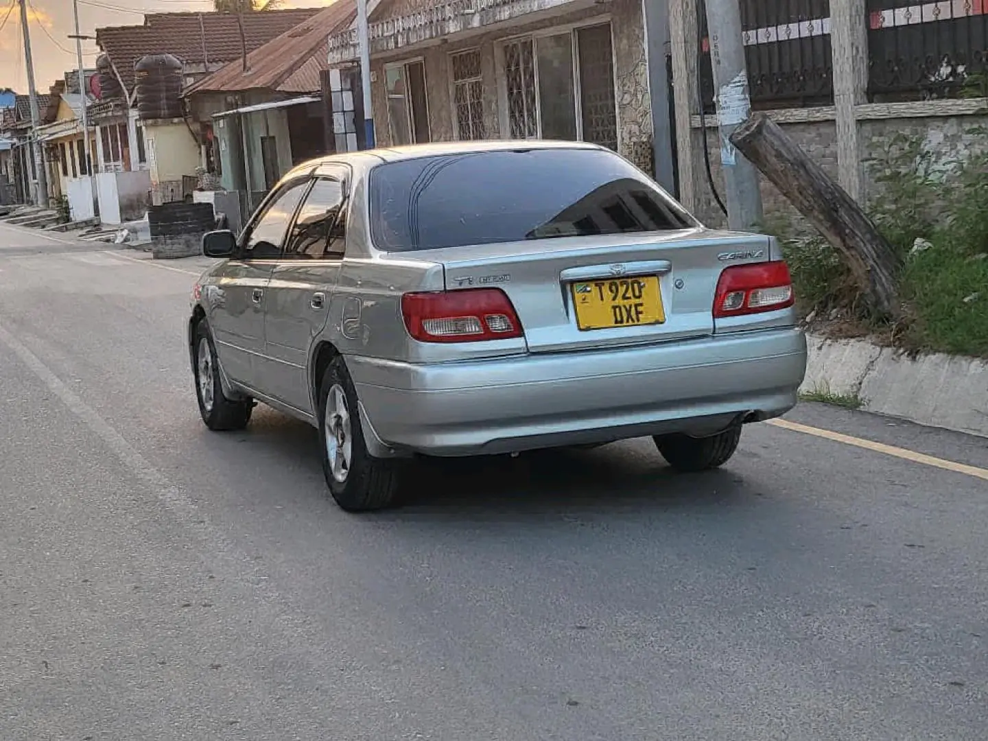 Toyota Carina Sedan 2001 for Sale thumbnail 3