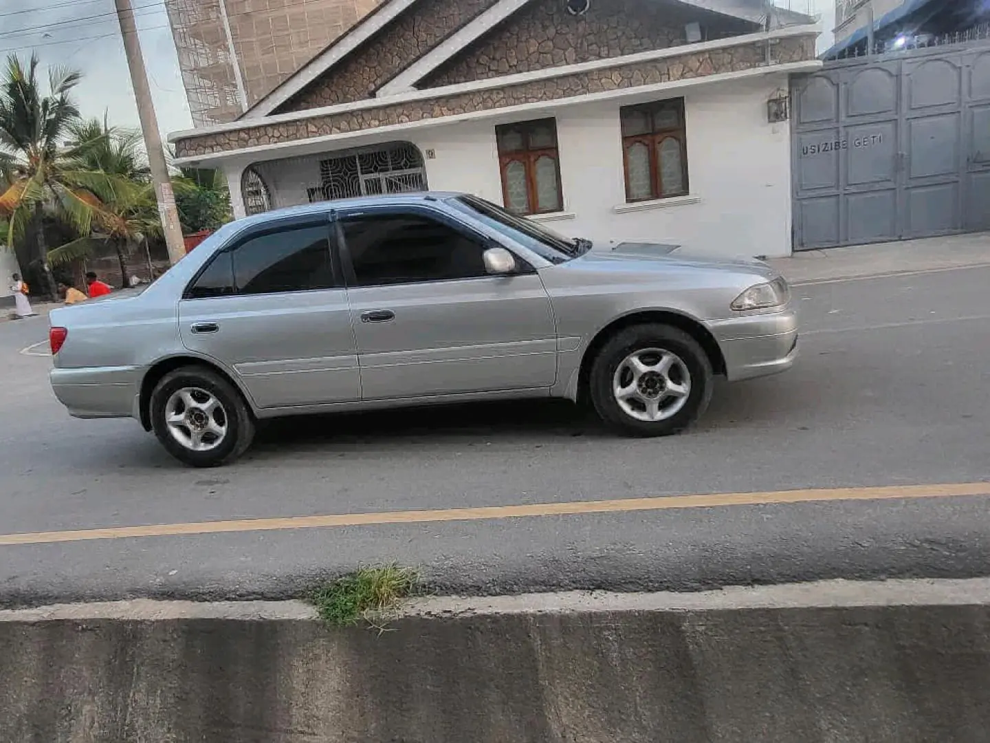 Toyota Carina Sedan 2001 for Sale thumbnail 6