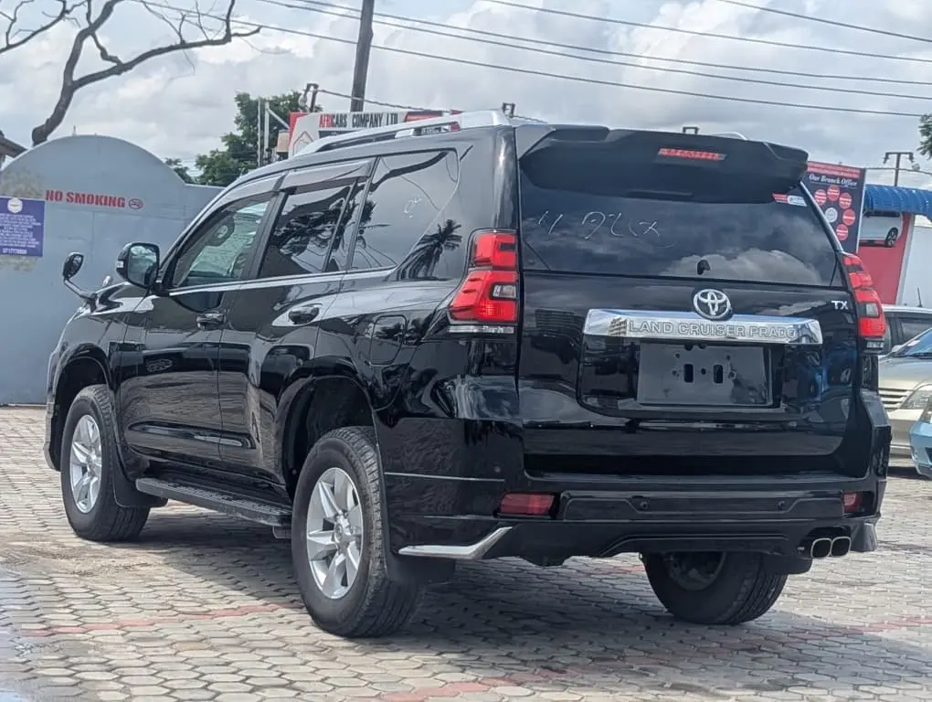 2021 Toyota Land Cruiser Prado TX thumbnail 4