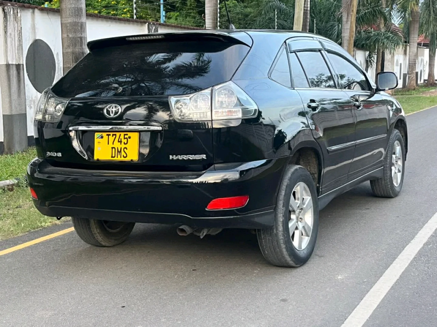 Black Toyota Harrier SUV For Sale thumbnail 2