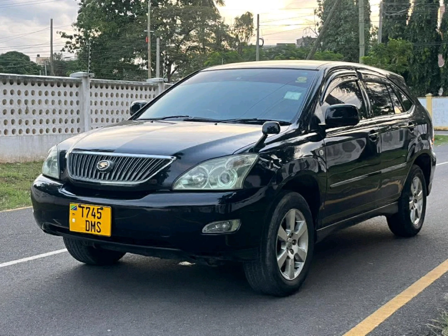 Black Toyota Harrier SUV For Sale thumbnail 3