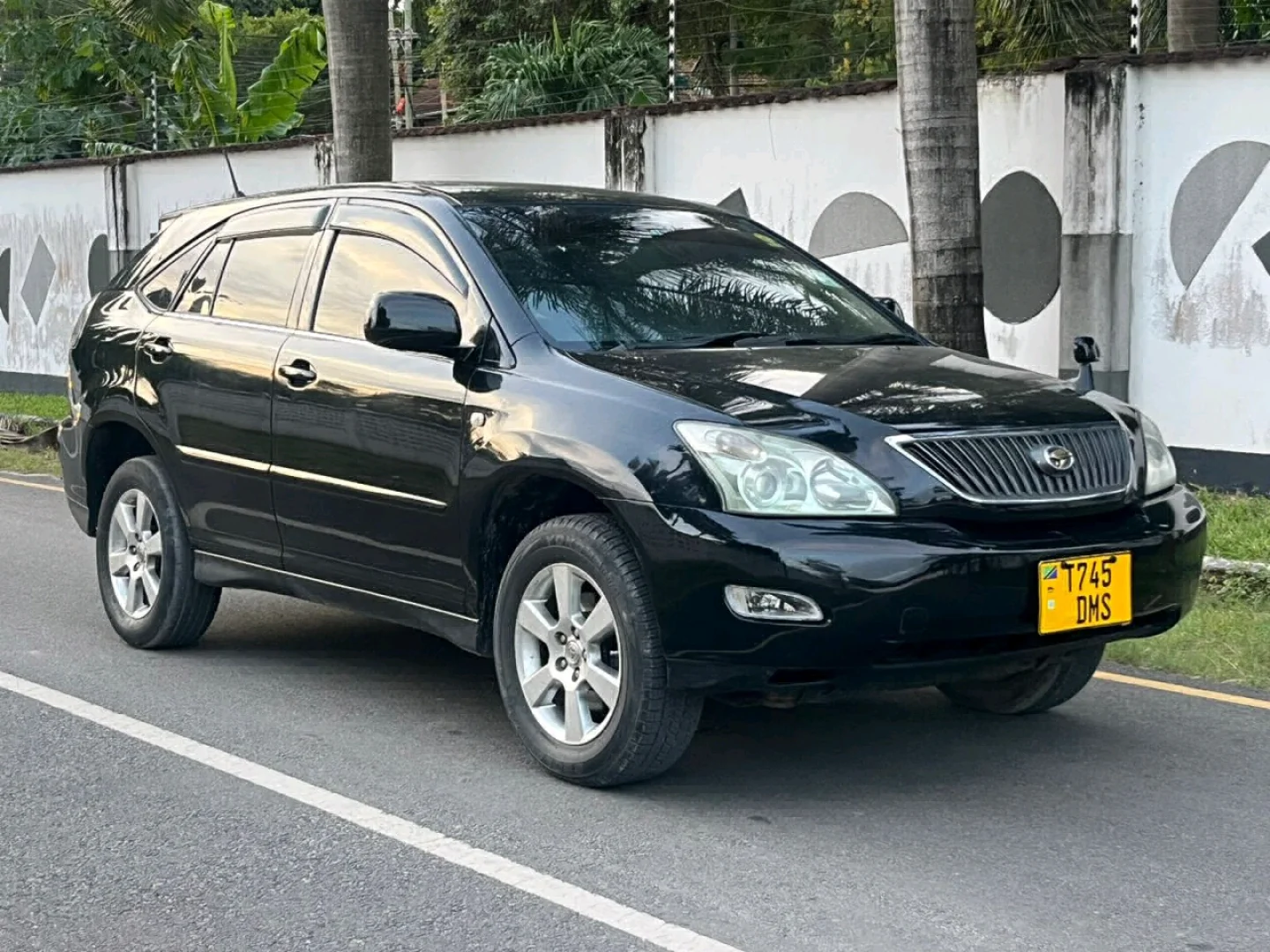 Black Toyota Harrier SUV For Sale thumbnail 4