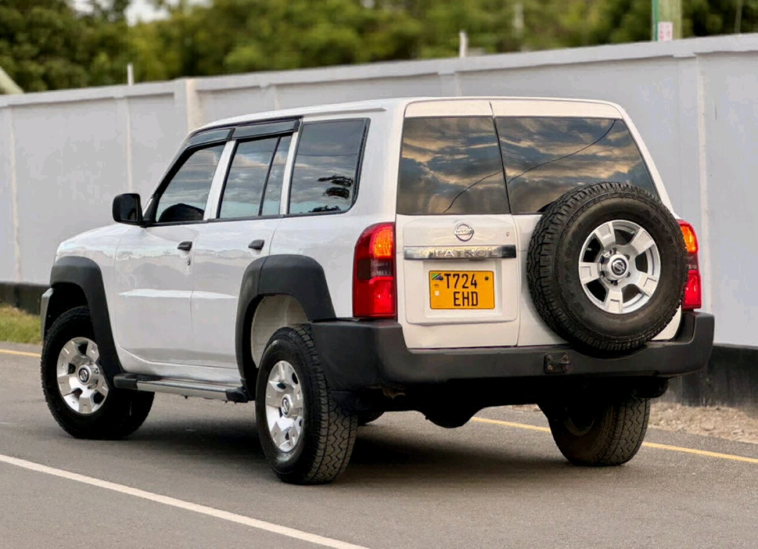 Used White Nissan Patrol SUV TD42 Diesel thumbnail 3