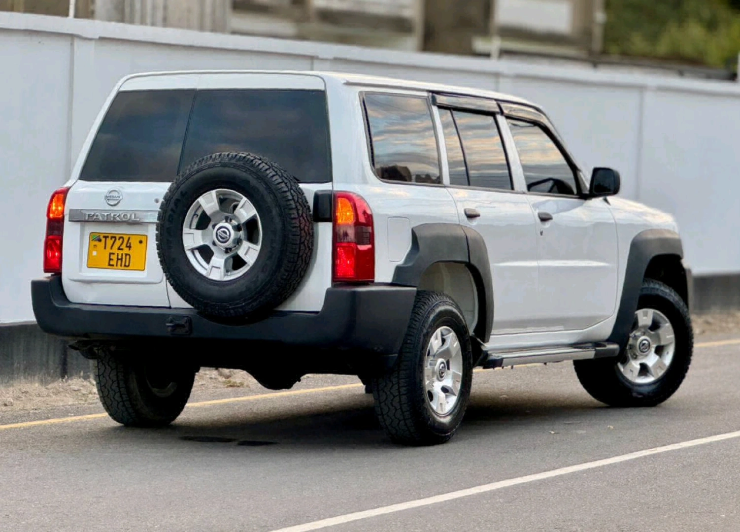 Used White Nissan Patrol SUV TD42 Diesel thumbnail 4