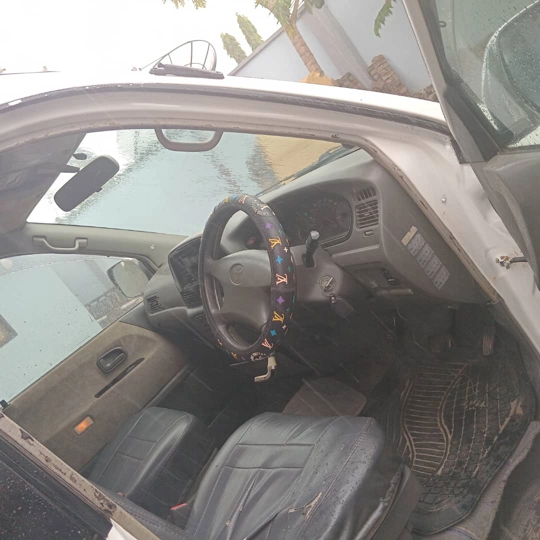 Toyota Noah SR40 Van 1999, Full AC, 2WD thumbnail 2