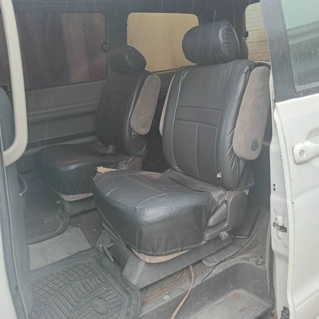 Toyota Noah SR40 Van 1999, Full AC, 2WD thumbnail 5