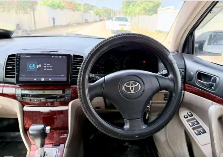 Toyota Premio (Silver) thumbnail 7