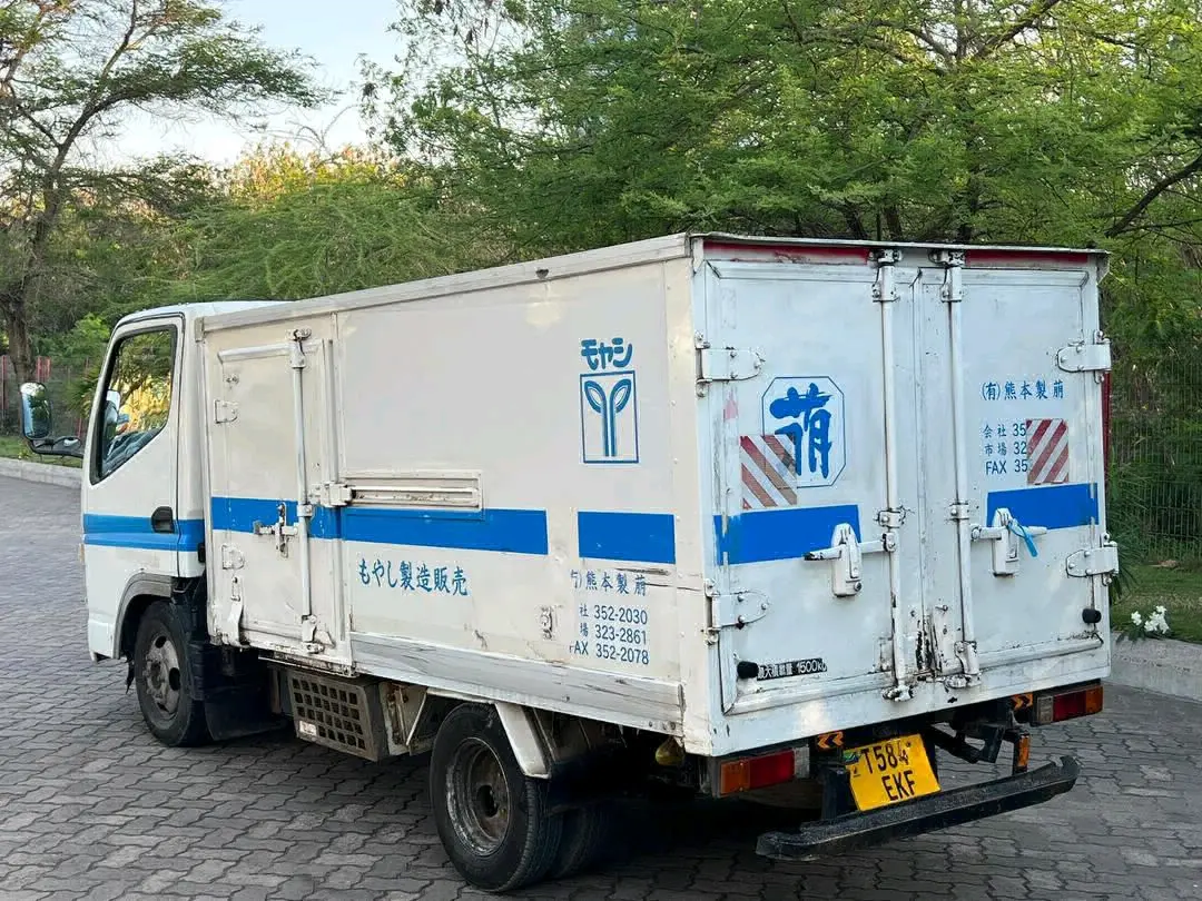 Mitsubishi Canter Refrigerator Truck 2006 thumbnail 6