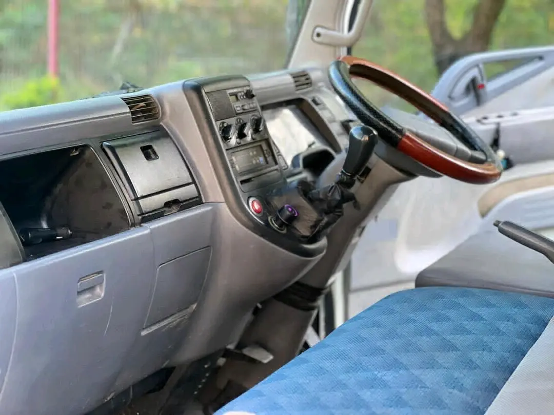 Mitsubishi Canter Refrigerator Truck 2006 thumbnail 9