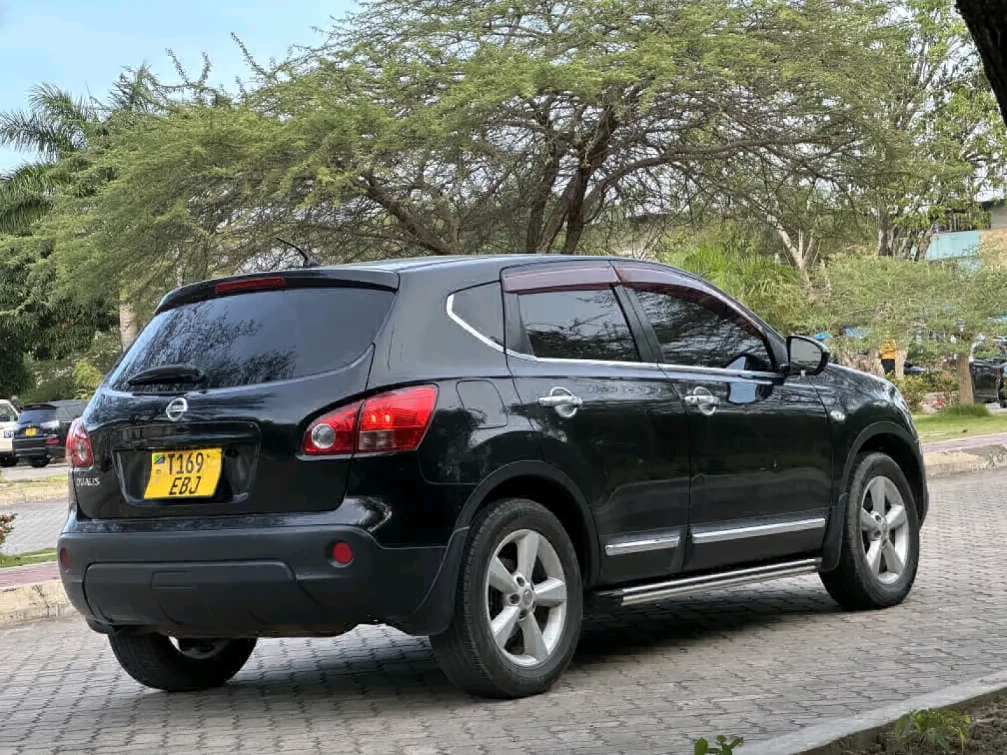 Black Nissan Dualis Qashqai 2011, 1990cc, 88k KM thumbnail 4