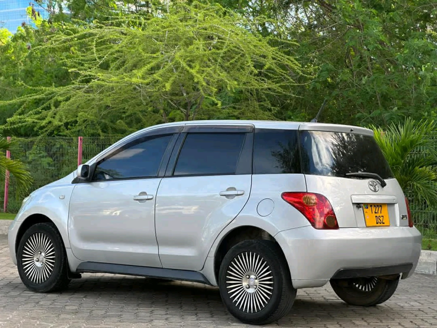 Toyota Ist 2004 Model (Reg DSZ) thumbnail 4